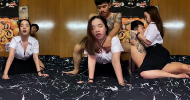 หนังโป้นักศึกษา xxx จับแขนเย็ดท่าหมาคาชุดครางเสียวหีเด็ดมาก